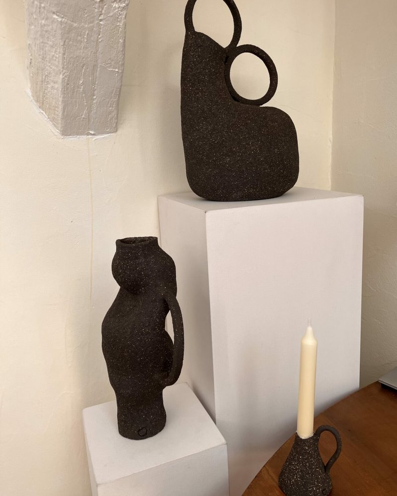 visuel de 2 vases Circle en grès marron chamotté sur colonne